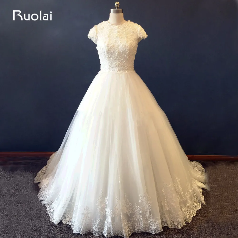 Real Photo O-Neck A-Line Ball Gown Appliques Lace Tulle with Pearls Sash Zipper Up with Button Long Wedding Dress ASAF17
Real Photo O-Neck A-Line Ball Gown Appliques Lace Tulle with Pearls Sash Zipper Up with Button Long Wedding Dress ASAF17