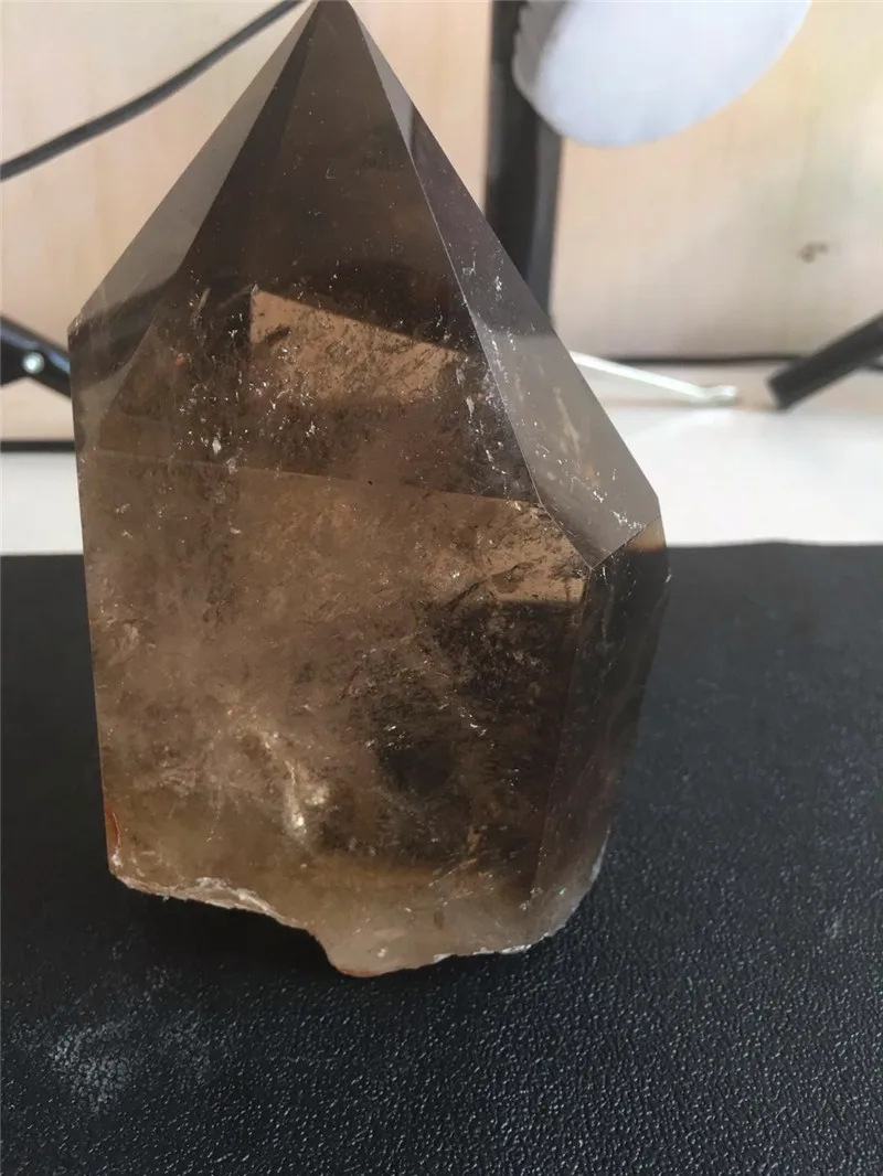 Natural grey crystal pillar weighing about 1 kg, tea crystal column specimen, household decorations
Natural grey crystal pillar weighing about 1 kg, tea crystal column specimen, household decorations