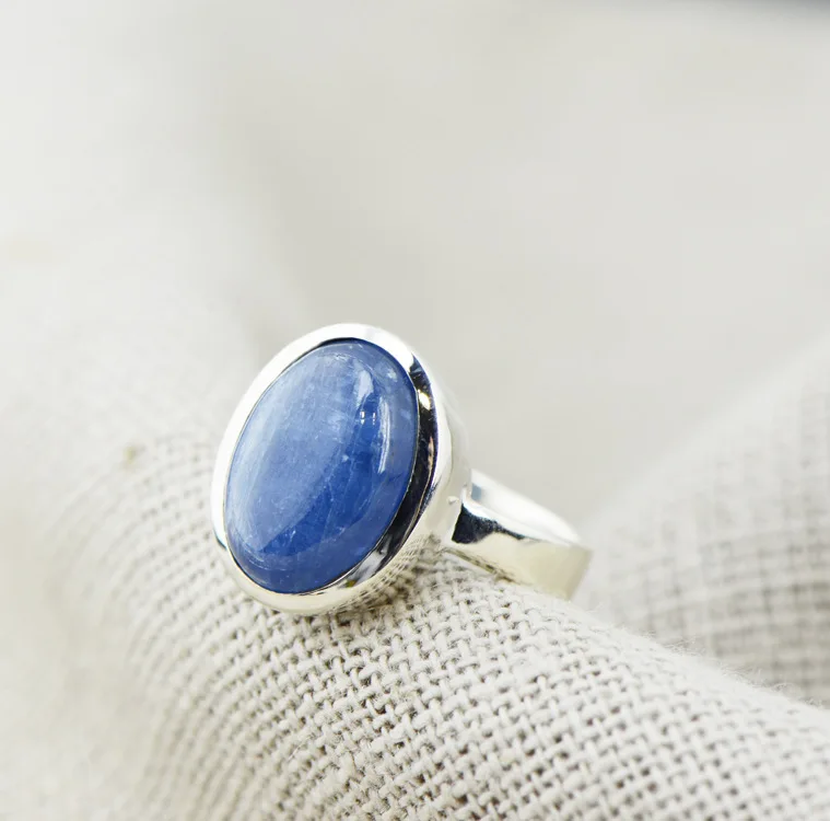 S925 Silver Natural kyanite ring simple temperament, light edge personality fashion lady Silver Ring lovers ring
S925 Silver Natural kyanite ring simple temperament, light edge personality fashion lady Silver Ring lovers ring