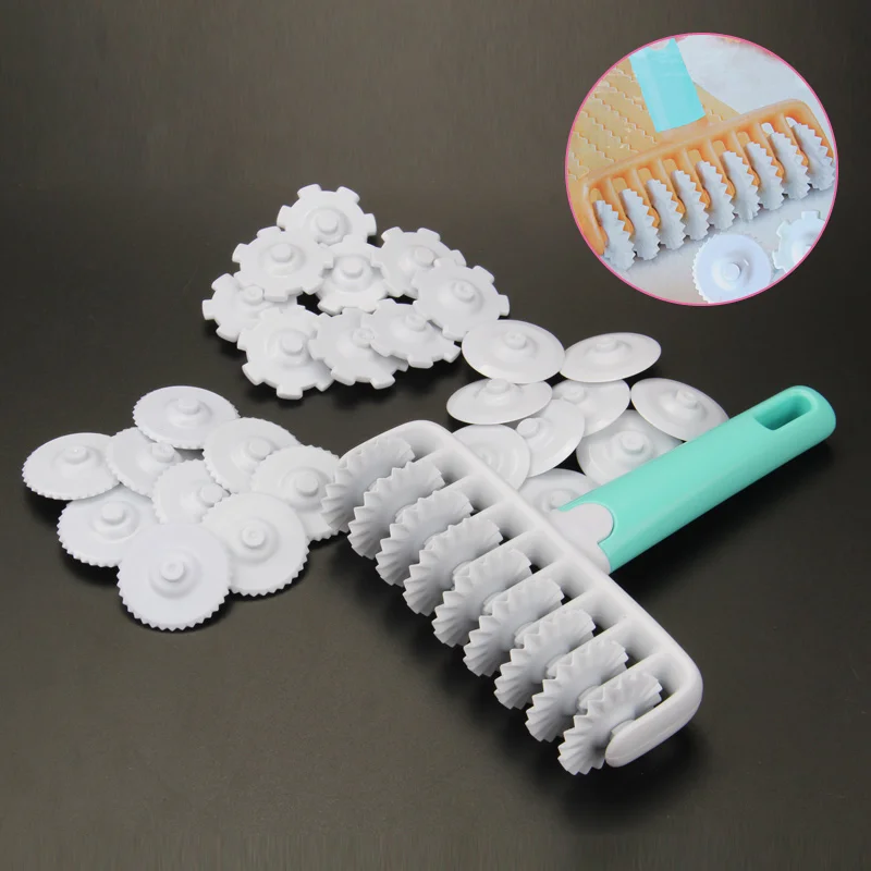 (2sets/Lot)Free Shipping Plastic Roll Multilateral Pattern Fondant Ribbon Cutter/Embosser Set
(2sets/Lot)Free Shipping Plastic Roll Multilateral Pattern Fondant Ribbon Cutter/Embosser Set