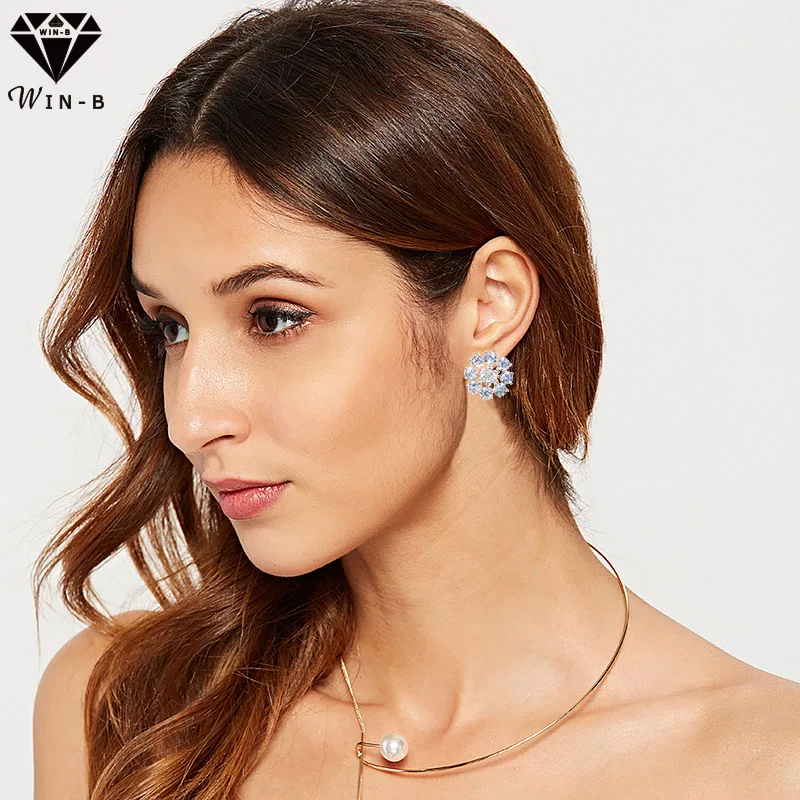 WIN-B Cute Clear Zircon Stone Flower Stud Earrings Simple Copper Cubic Zirconia Women Party brincos boucles d oreille femme
WIN-B Cute Clear Zircon Stone Flower Stud Earrings Simple Copper Cubic Zirconia Women Party brincos boucles d oreille femme