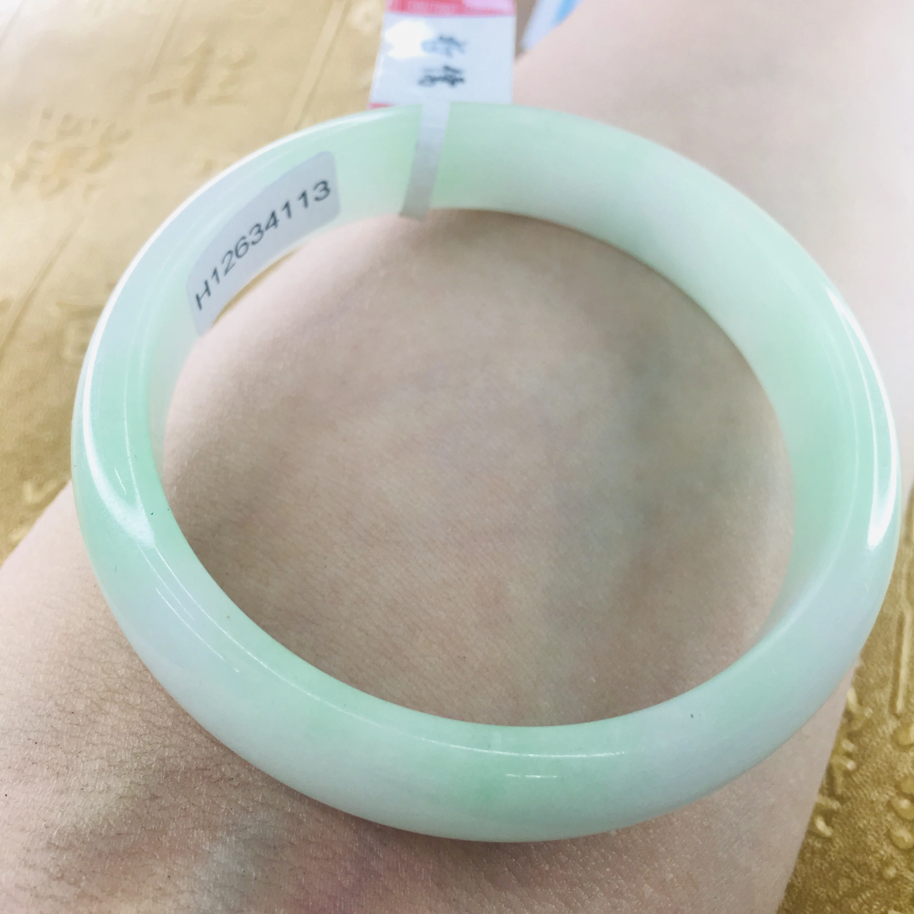 Send a certificate Natural Jadeite bracelet Elegant two-color 54-61mm female princess jade bracelet Jewelry gift
Send a certificate Natural Jadeite bracelet Elegant two-color 54-61mm female princess jade bracelet Jewelry gift