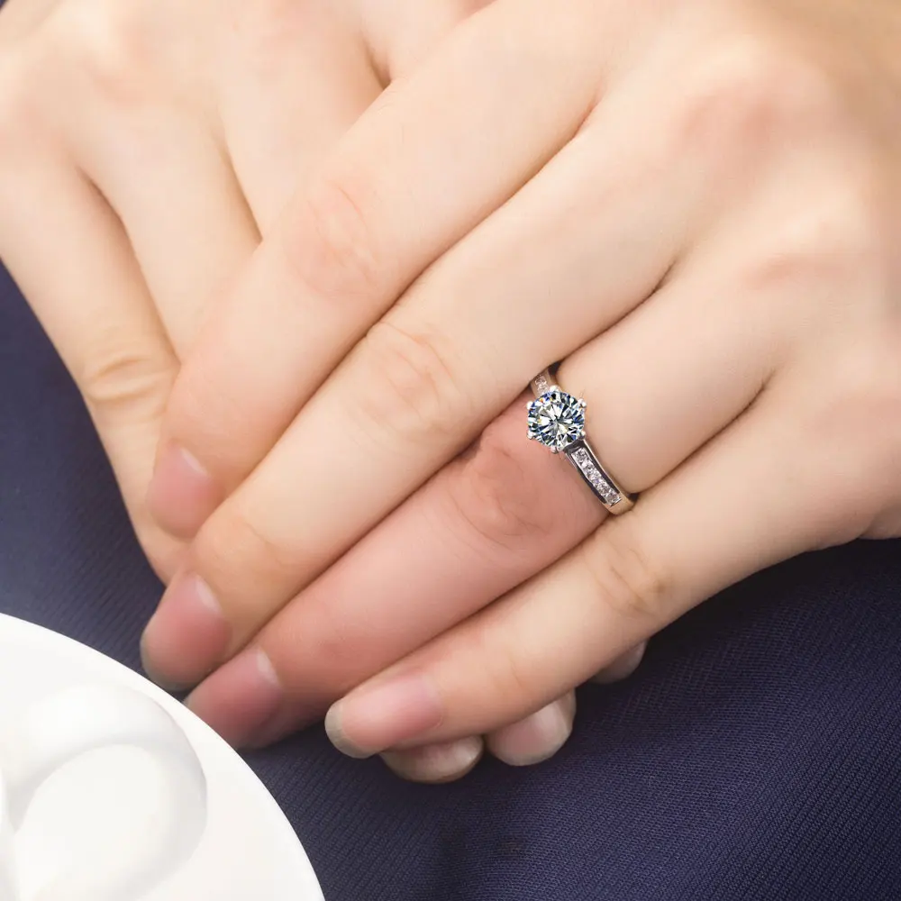 Solid 14K White Gold AU585 Fine 1CT Natural Moissanite Diamond Engagement Ring For Woman Perfect Birthday Gift For Girl Friend
Solid 14K White Gold AU585 Fine 1CT Natural Moissanite Diamond Engagement Ring For Woman Perfect Birthday Gift For Girl Friend