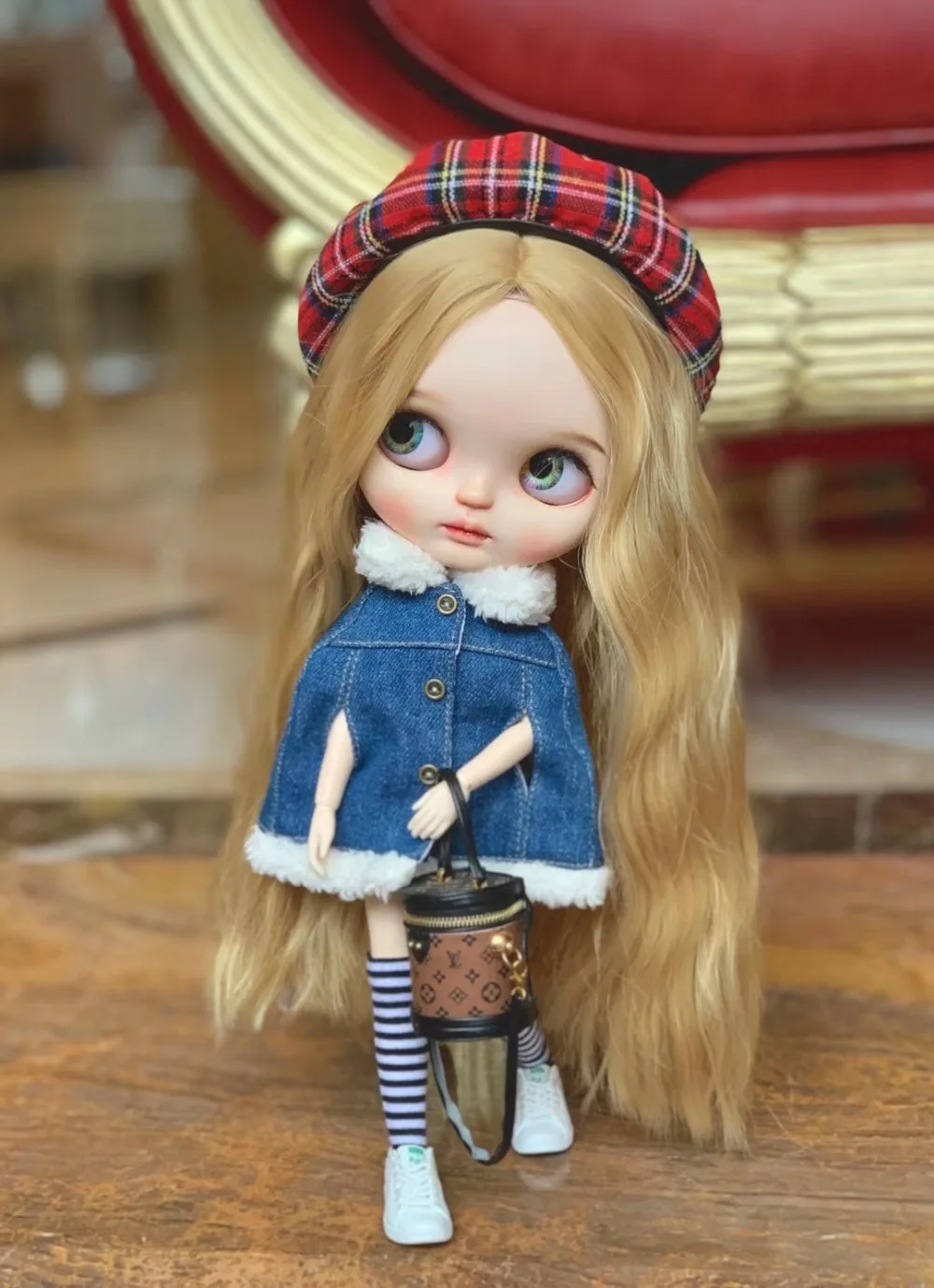 1/6 BJD 30CM Doll toys 19 joint Top Quality Chinese Doll BJD Ball Joint Doll Gray gold long hair Western style makeup doll
1/6 BJD 30CM Doll toys 19 joint Top Quality Chinese Doll BJD Ball Joint Doll Gray gold long hair Western style makeup doll