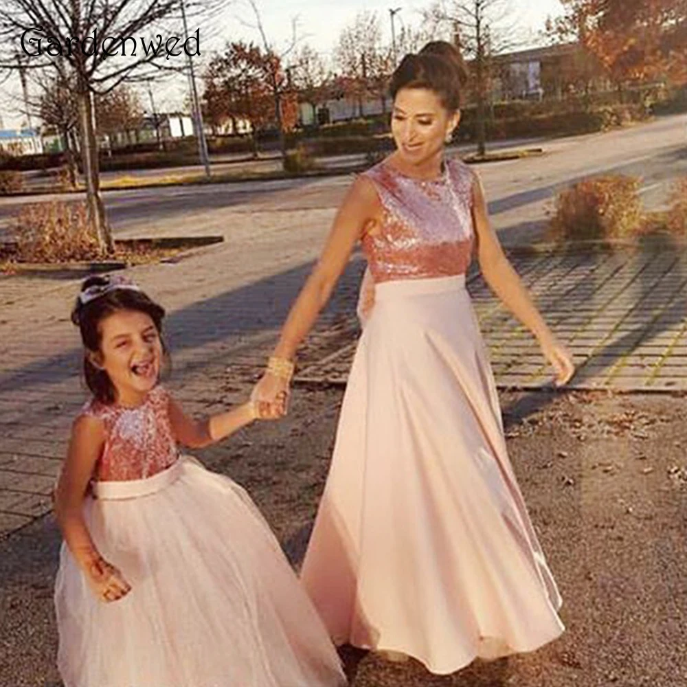 Новое поступление, розовое платье с блестками и цветами для девушек, Vestidos de первоклассное платье 2023, без рукавов, в пол, с большим бантом на спине
Новое поступление, розовое платье с блестками и цветами для девушек, Vestidos de первоклассное платье 2023, без рукавов, в пол, с большим бантом на спине