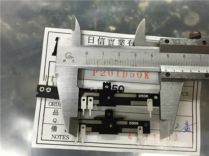 10pcs 48mm fader potentiometer single joint P201D50K 50K / straight slide fader handle length 4MM
10pcs 48mm fader potentiometer single joint P201D50K 50K / straight slide fader handle length 4MM