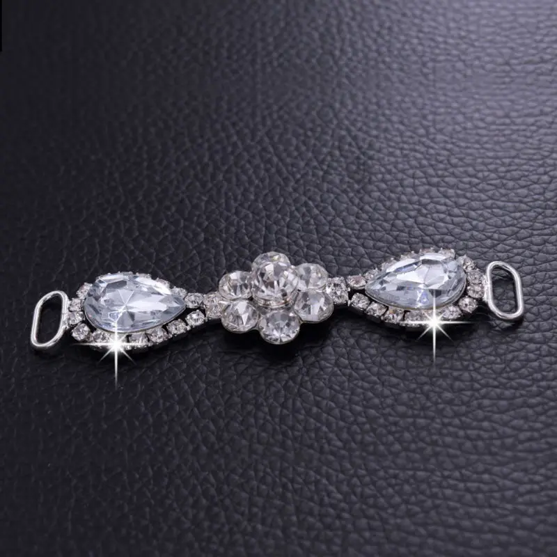 DIY 10pcs Glass Rhinestones Exquiste Plum blossom Strass Buckle Copper Chain Fit For Swimming Wear Bridal Dress Bikini Connector
DIY 10pcs Glass Rhinestones Exquiste Plum blossom Strass Buckle Copper Chain Fit For Swimming Wear Bridal Dress Bikini Connector