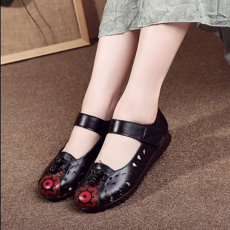 2018 new Genuine Leather hollow flat sandals female Retro Handmade ladies Mother Shoes Old middle-aged flat shoes
2018 new Genuine Leather hollow flat sandals female Retro Handmade ladies Mother Shoes Old middle-aged flat shoes