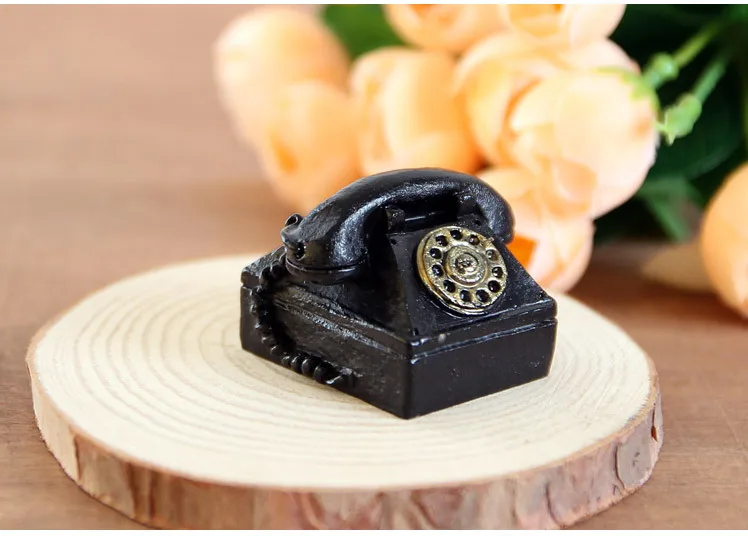 1PC Indoor resin crafts retro telephone camera photography props nostalgic landline resin crefts JL 110
1PC Indoor resin crafts retro telephone camera photography props nostalgic landline resin crefts JL 110