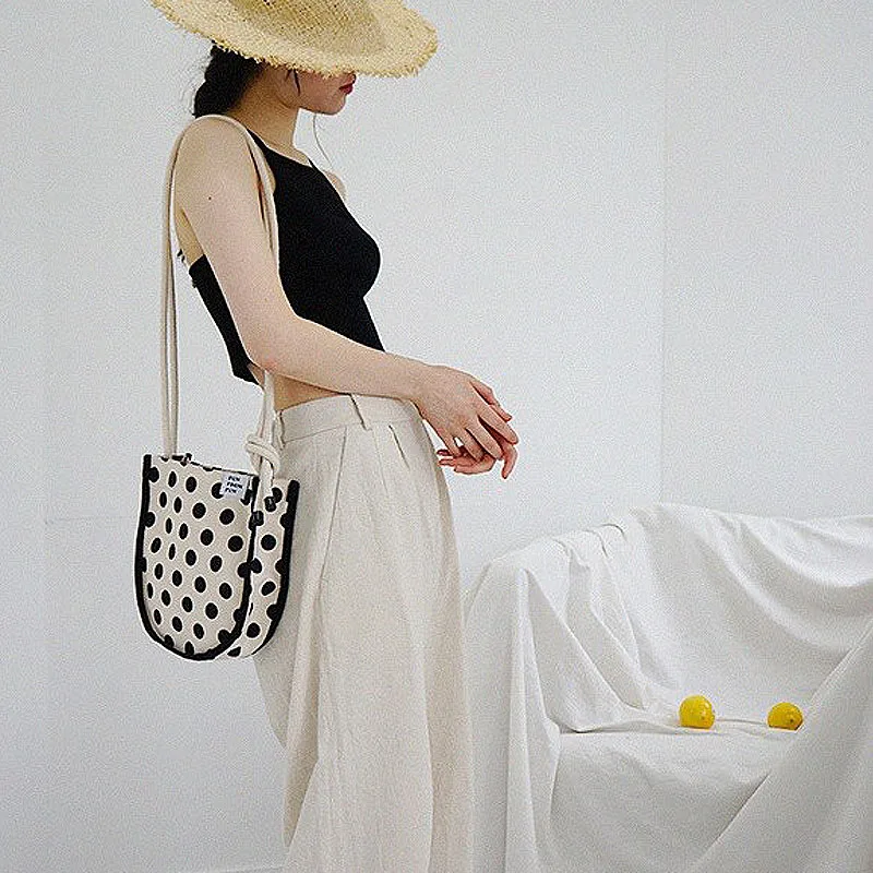 New Designer Wave Point Canvas Bag Girl Cute Fresh Shoulder Bags Brand Panelled Dot Bucket Bag Handbags For Women Messenger Bags
New Designer Wave Point Canvas Bag Girl Cute Fresh Shoulder Bags Brand Panelled Dot Bucket Bag Handbags For Women Messenger Bags