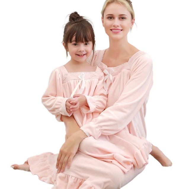 Autumn Mother Daughter Matching Nightgown Fleece Warm Vintage Royal Long-sleeve Girls Dresses Princess Flannel Home Wear
Autumn Mother Daughter Matching Nightgown Fleece Warm Vintage Royal Long-sleeve Girls Dresses Princess Flannel Home Wear