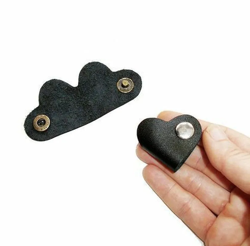 Japan Steel Blade Leather Heart Shaped Cord Organizer Cable Wire Holder Leather Template for DIY Leathercraft Handmade Gift
Japan Steel Blade Leather Heart Shaped Cord Organizer Cable Wire Holder Leather Template for DIY Leathercraft Handmade Gift