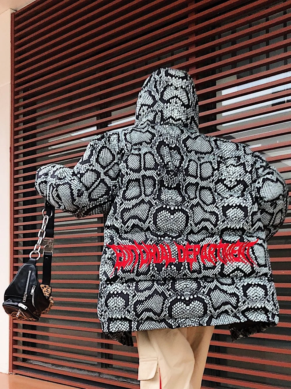 Hip-hop tide brand anti cotton suit snake pattern character letter embroidery thickened quilt medium long parkas coat
Hip-hop tide brand anti cotton suit snake pattern character letter embroidery thickened quilt medium long parkas coat