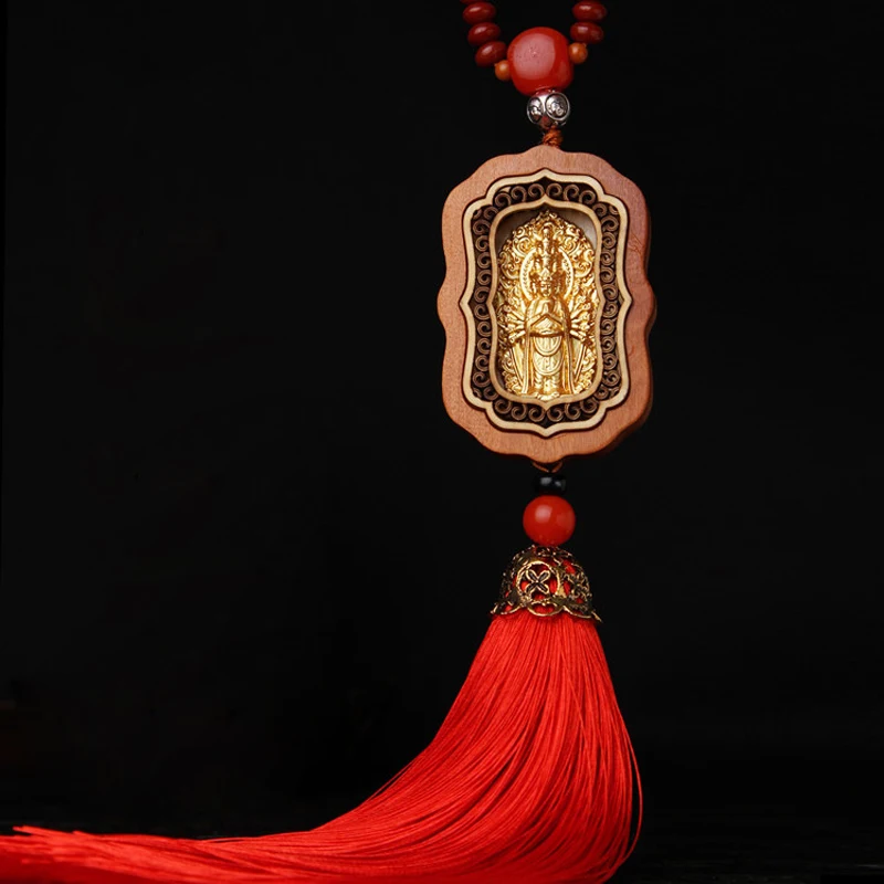 Автомобильный брелок Avalokitesvara из высококачественного красного дерева, инкрустированный золотыми украшениями
Автомобильный брелок Avalokitesvara из высококачественного красного дерева, инкрустированный золотыми украшениями