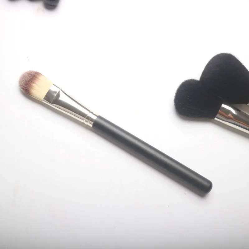 Professional Concealer Makeup Brush Tongue Shape Flat Liquid Foundation Cream Brush Facial Mask Cosmetic Brush
Professional Concealer Makeup Brush Tongue Shape Flat Liquid Foundation Cream Brush Facial Mask Cosmetic Brush