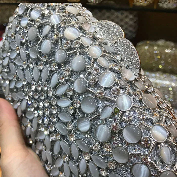 Women Chain messenger crossbody bags Crystal Evening Bag Party Wedding Bridal Purse Female Pochette Banquet Day Clutch box gift 
Women Chain messenger crossbody bags Crystal Evening Bag Party Wedding Bridal Purse Female Pochette Banquet Day Clutch box gift