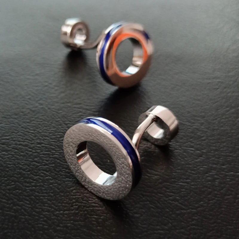 DY Brand new blue paint silvery round cufflinks personality design double ended circle men's French shirt cuff links.
DY Brand new blue paint silvery round cufflinks personality design double ended circle men's French shirt cuff links.