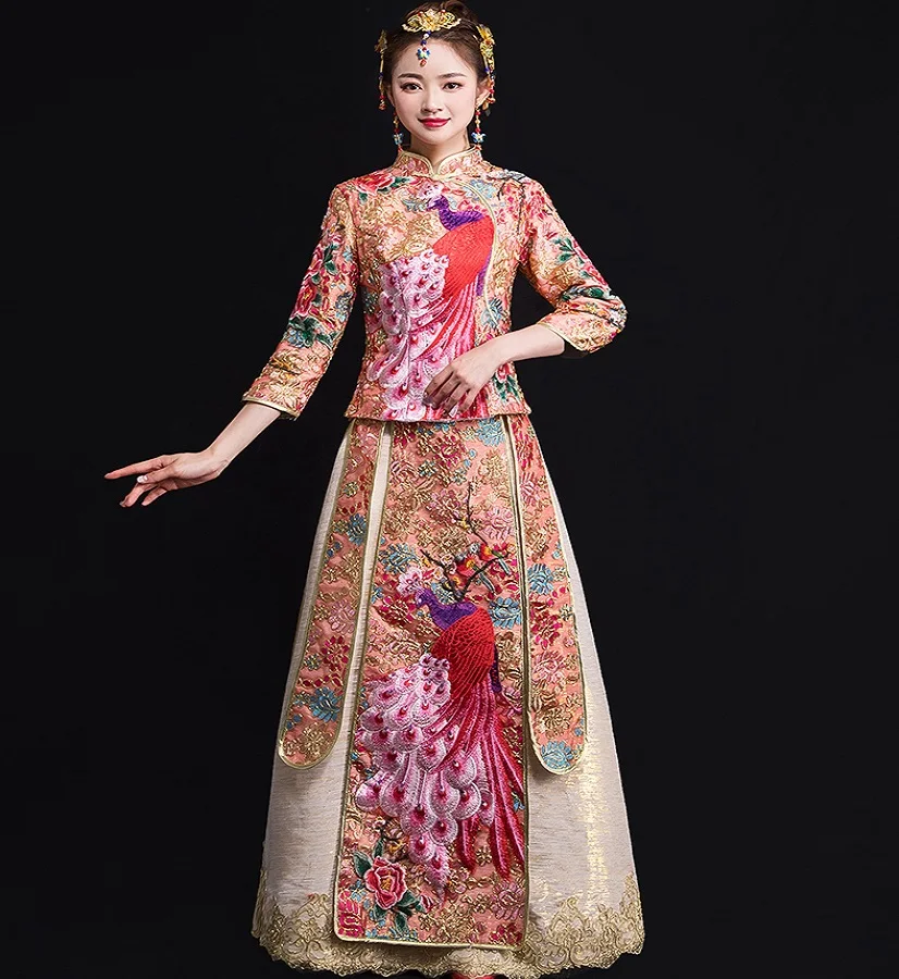 Oriental Style peacock gown Robe bride wedding Chinese cheongsam dress Unique Traditional costume show Suzhou embroidery Autumn
Oriental Style peacock gown Robe bride wedding Chinese cheongsam dress Unique Traditional costume show Suzhou embroidery Autumn