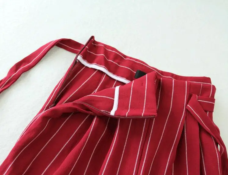 Fashion white suit suit female large size women summer New high quality stripe suit + high waist feet pants two-piece suit
Fashion white suit suit female large size women summer New high quality stripe suit + high waist feet pants two-piece suit