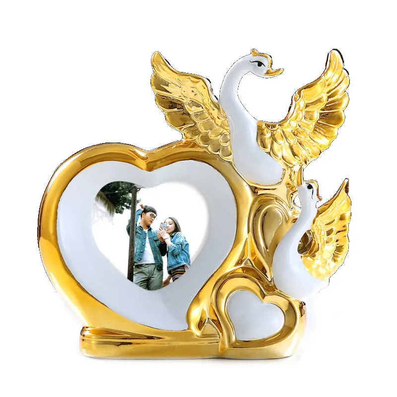 Creative Swan Ceramic Home Decorations Wedding Gifts Desktop Bedroom Photo Frame Ornaments
Creative Swan Ceramic Home Decorations Wedding Gifts Desktop Bedroom Photo Frame Ornaments