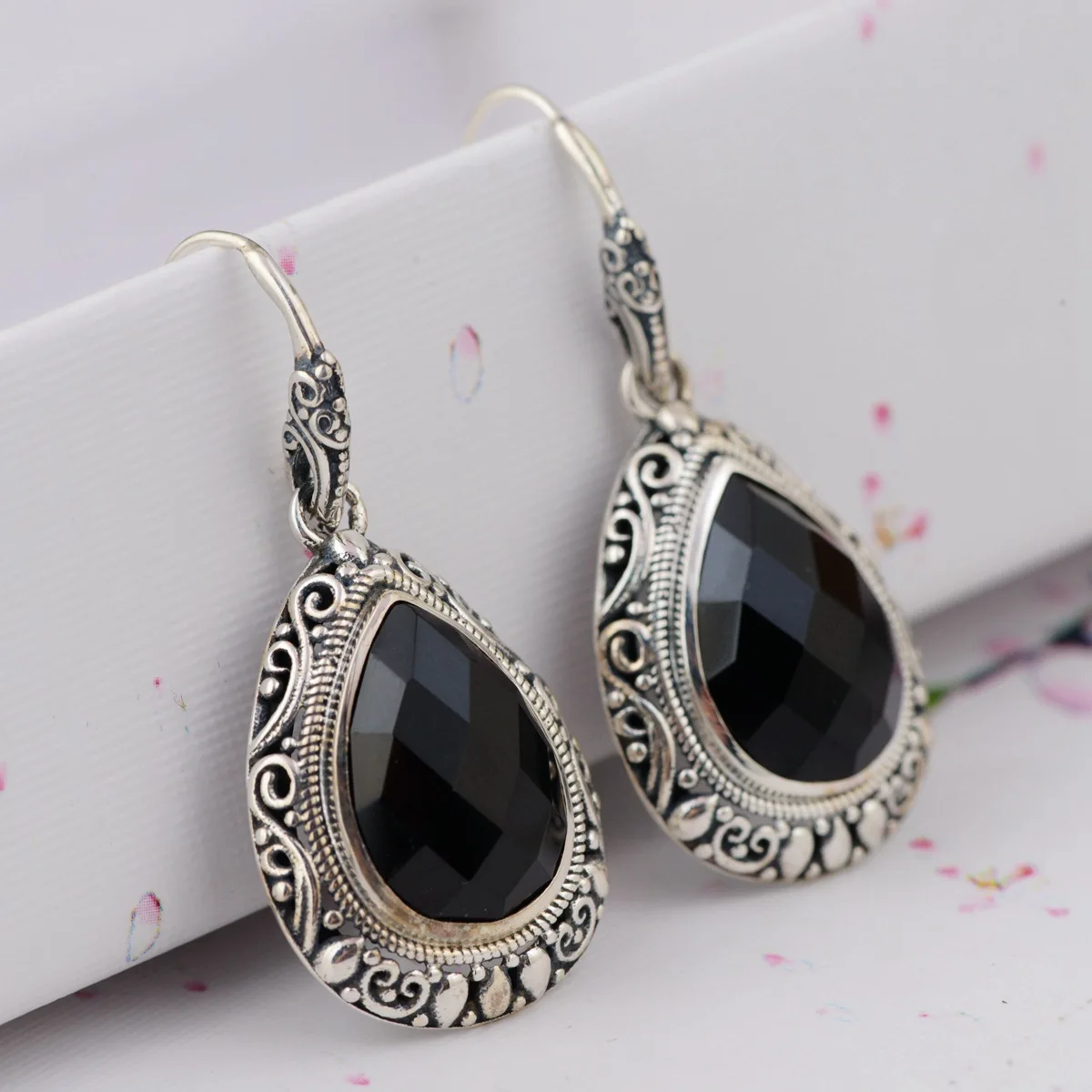 Gold Jewelry Real Sterling Silver Earrings S925 Pure Silver Inlay Black Agate Pendants Archaize Process New Product
Gold Jewelry Real Sterling Silver Earrings S925 Pure Silver Inlay Black Agate Pendants Archaize Process New Product