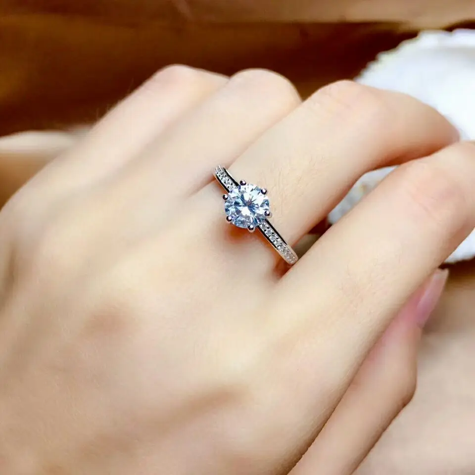 MeiBaPJ 1 Carat/2 Carats Glittering Moissanite Diamond Classic Simple Ring for Women 925 Sterling Silver Fine Wedding Jewelry
MeiBaPJ 1 Carat/2 Carats Glittering Moissanite Diamond Classic Simple Ring for Women 925 Sterling Silver Fine Wedding Jewelry