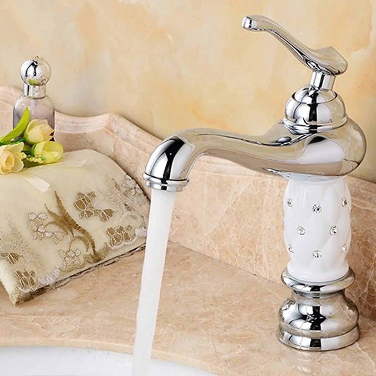 Classical European Single Handle Basin Faucet Chrome Polished Bathroom Hot and Cold Water Sink Mix Tap Ceramic Handle
Classical European Single Handle Basin Faucet Chrome Polished Bathroom Hot and Cold Water Sink Mix Tap Ceramic Handle