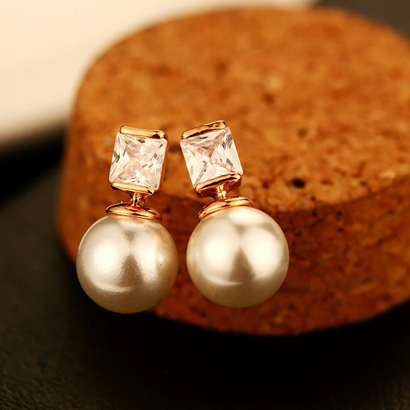 White Imitation Double Pearl Earrings Fine Needle Stud Earrings AAA Cubic Zircon Party Zircon shell Pearl Earrings For Women
White Imitation Double Pearl Earrings Fine Needle Stud Earrings AAA Cubic Zircon Party Zircon shell Pearl Earrings For Women