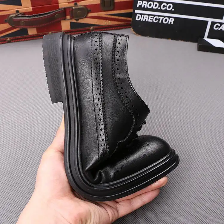 ERRFC Hot Selling Men's Black Brogue Shoes Lacing Fashion Dress Shoes Pointed Toe Office PU Leather Shoes For Man Size 38-43
ERRFC Hot Selling Men's Black Brogue Shoes Lacing Fashion Dress Shoes Pointed Toe Office PU Leather Shoes For Man Size 38-43