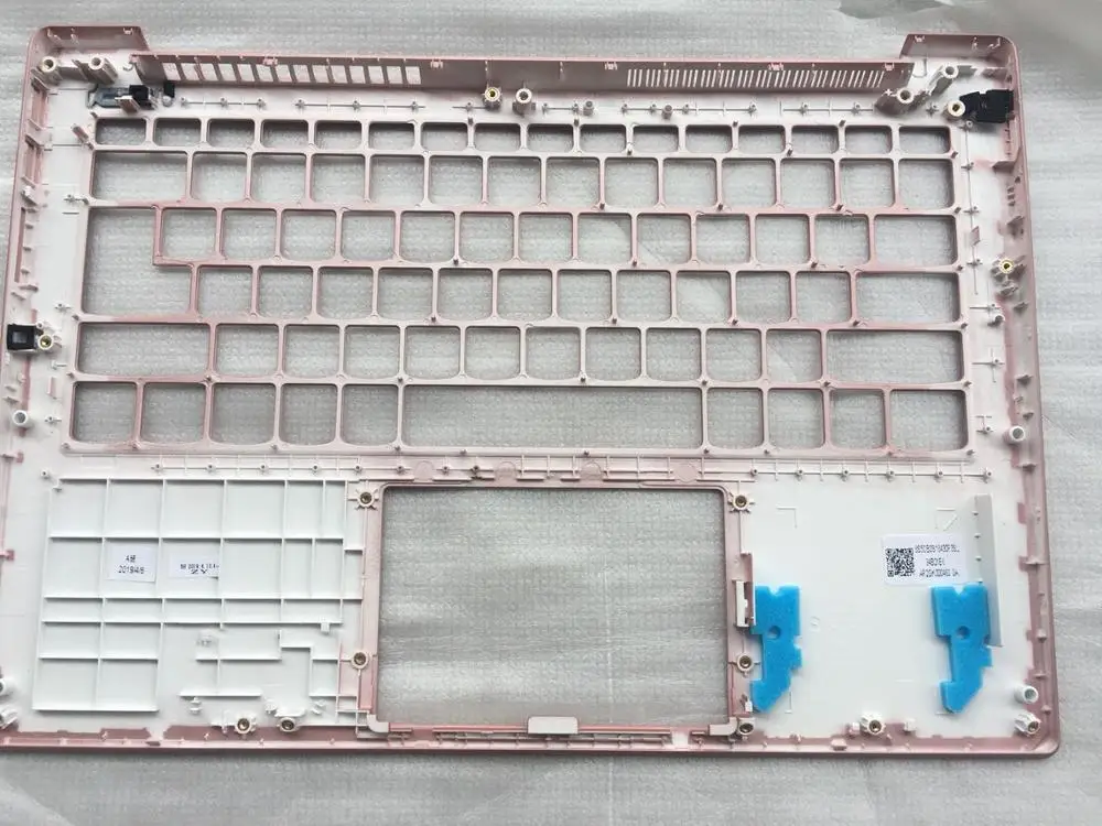 New for lenovo 340S-14 C cover keyboard bezel gold 2019 model 
New for lenovo 340S-14 C cover keyboard bezel gold 2019 model