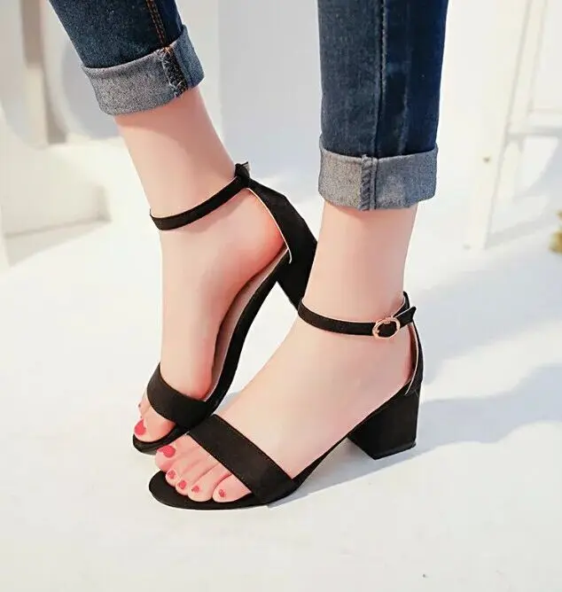 2019 new Summer Sandals Fish Mouth Women Sandals Suede T tied High Heels Square Heel Woman Buckle Shoes size 35-42
2019 new Summer Sandals Fish Mouth Women Sandals Suede T tied High Heels Square Heel Woman Buckle Shoes size 35-42