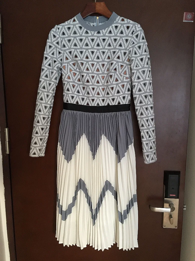 2018 New Autumn Runway Fashion Dress Long Sleeve Vintage Geometric Dress Mid-calf Fashion Runway Dress
2018 New Autumn Runway Fashion Dress Long Sleeve Vintage Geometric Dress Mid-calf Fashion Runway Dress