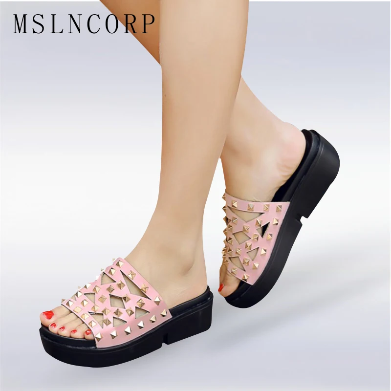 plus size 34-44 Slides Platform Shoes Women Rivets Hollow Out Slippers Outside Summer Punk Style Flip Flops Ladies Beach Shoes
plus size 34-44 Slides Platform Shoes Women Rivets Hollow Out Slippers Outside Summer Punk Style Flip Flops Ladies Beach Shoes