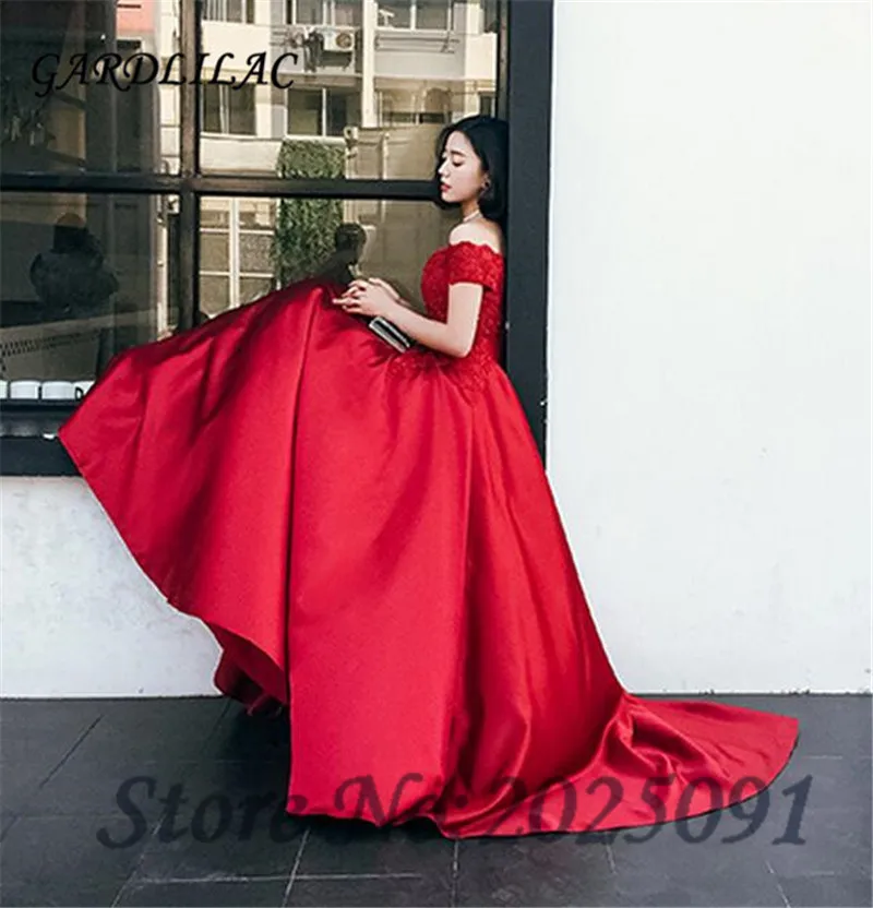 2019 Off The Shoulder Burgundy Evening Dresses A-Line Satin Lace Appliques Vestido Longo Prom Long Elegant Dress Plus Size G058
2019 Off The Shoulder Burgundy Evening Dresses A-Line Satin Lace Appliques Vestido Longo Prom Long Elegant Dress Plus Size G058