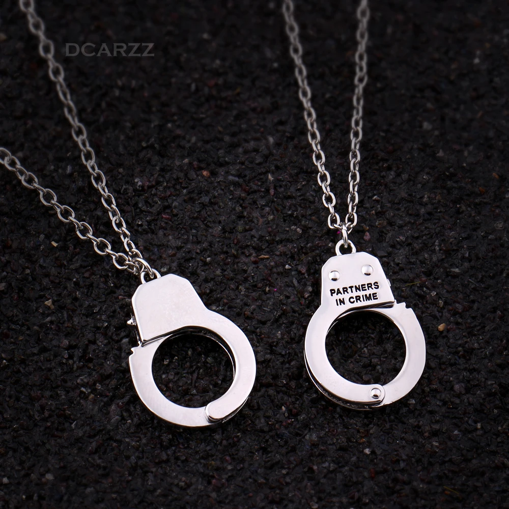 

2pcs/set Partners in Crime Handcuffs Pendant,BFF Friendship Necklace,Best Bitches Elastic Can be Opened Handcuff Necklace