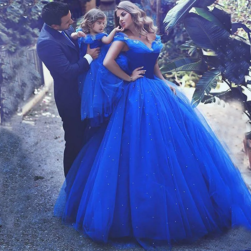 Royal Blue Long Ball Gown Evening Dresses 2019 Sheer Back Gold Applique Evening Gown Formal Dress Prom robe de soiree
Royal Blue Long Ball Gown Evening Dresses 2019 Sheer Back Gold Applique Evening Gown Formal Dress Prom robe de soiree