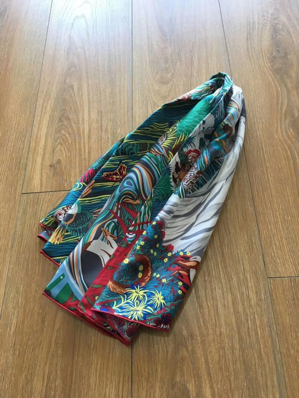 2019 new arrival fashion elegant brand animal pattern 100% silk scarf 90*90 cm square shawl twill wrap for women free shipping
2019 new arrival fashion elegant brand animal pattern 100% silk scarf 90*90 cm square shawl twill wrap for women free shipping