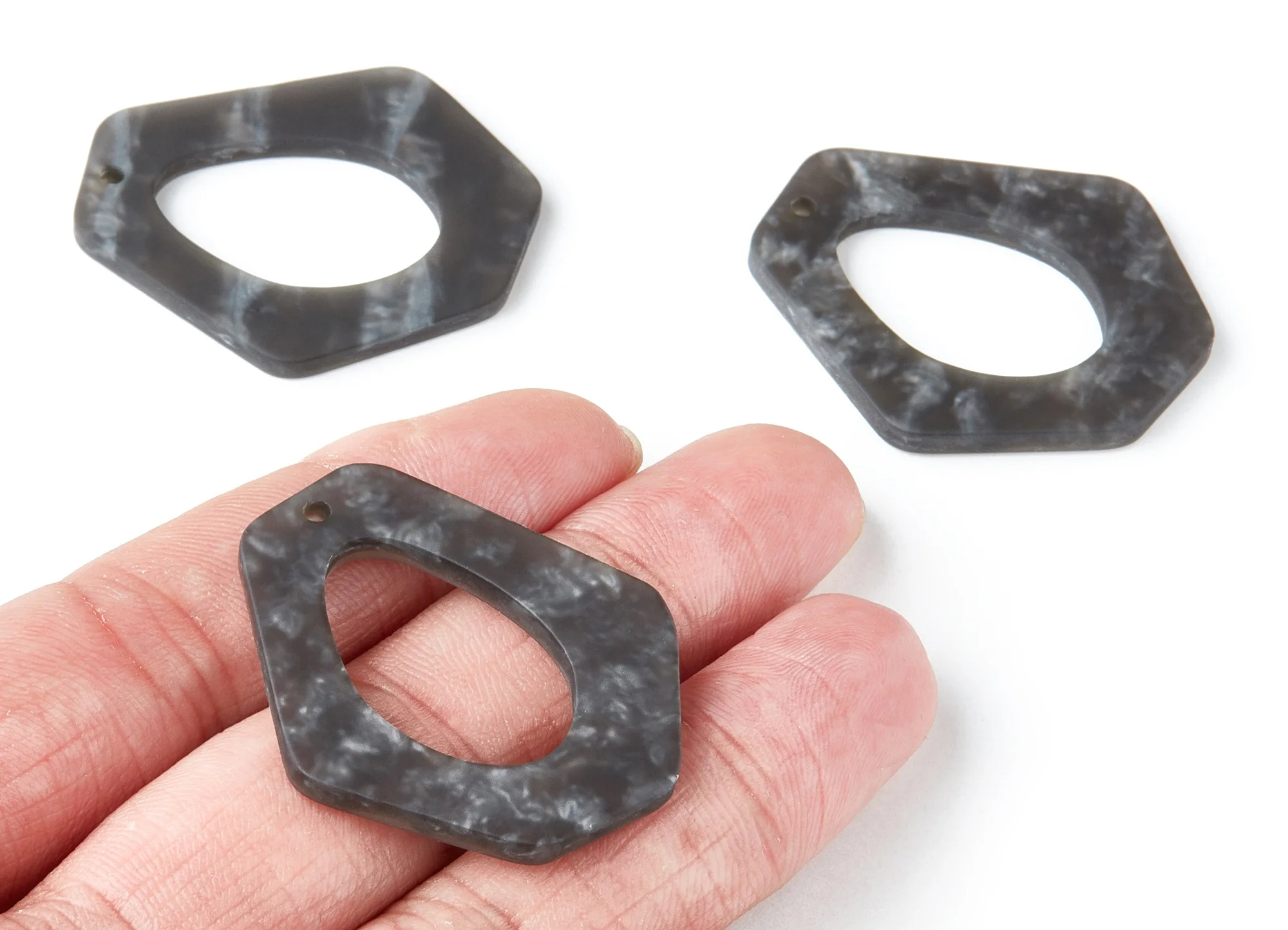Acetate Geometric Charms - Geometric Earrings and Pendant - Earring Findings - 6pcs/lot - 39.39x33.99x3.15mm - AC1270
Acetate Geometric Charms - Geometric Earrings and Pendant - Earring Findings - 6pcs/lot - 39.39x33.99x3.15mm - AC1270