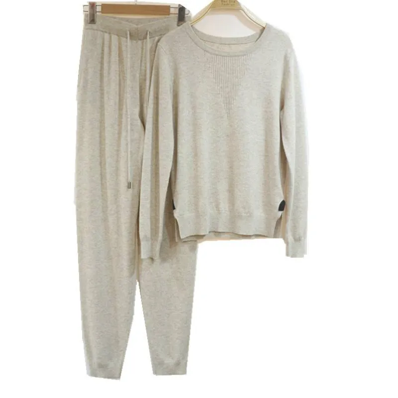 2020 Winter High-end Cashmere Suits Solid Color Ladies Sweater Trousers Knitted Two-piece Suit Simple And Elegant Women Pullover
2020 Winter High-end Cashmere Suits Solid Color Ladies Sweater Trousers Knitted Two-piece Suit Simple And Elegant Women Pullover