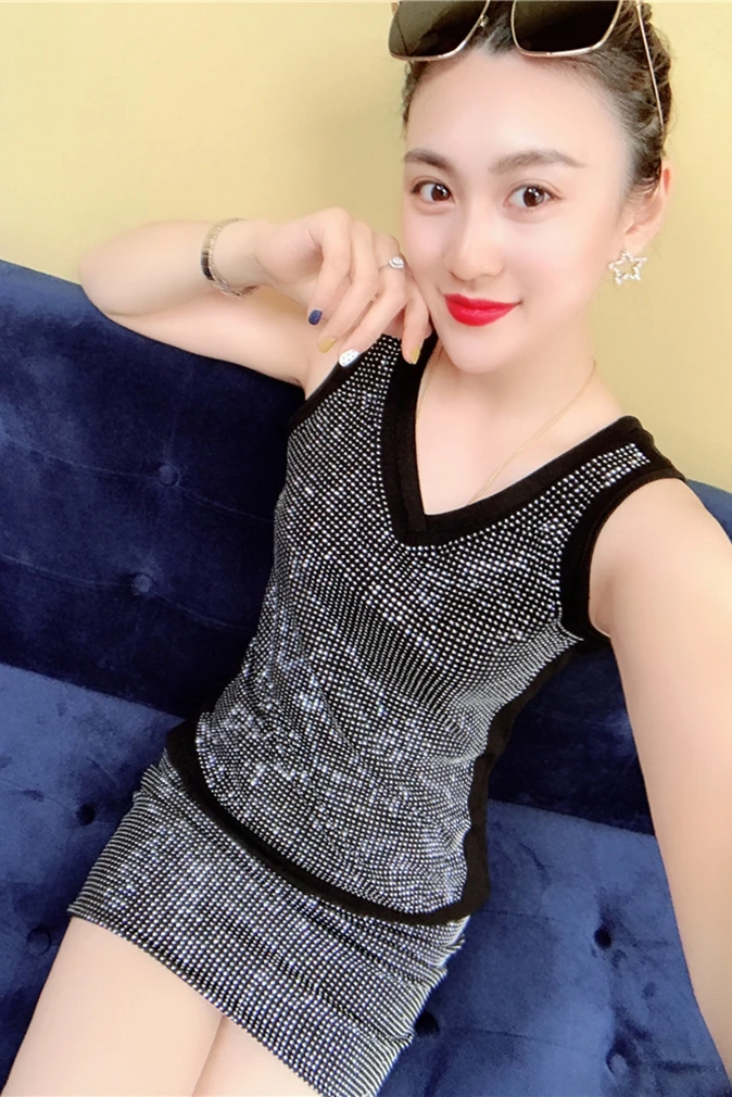 Sexy Summer Beach Women Metal Chain Hollow Sparkly Diamond Sequins Tank Top Short Halter Camis Exotic club Party Crop Tops vests
Sexy Summer Beach Women Metal Chain Hollow Sparkly Diamond Sequins Tank Top Short Halter Camis Exotic club Party Crop Tops vests
