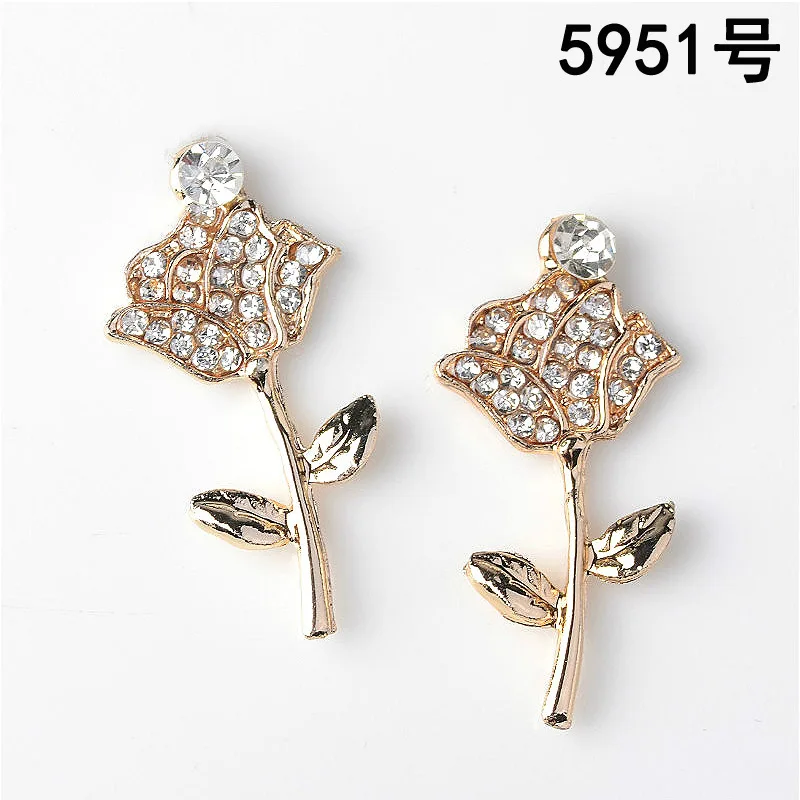 50pcs 16*32mm Gold Color Alloy Material Crystal Rose Flower Charm Flower pendant For Head DIY Wedding Handmade Jewelry Making
50pcs 16*32mm Gold Color Alloy Material Crystal Rose Flower Charm Flower pendant For Head DIY Wedding Handmade Jewelry Making