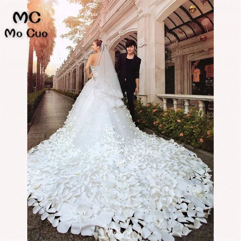 Princess Strapless Wedding Dresses with petal Crystals Jewels 1.5Meters Cathedral Train Wedding Dress Bridal Gown
Princess Strapless Wedding Dresses with petal Crystals Jewels 1.5Meters Cathedral Train Wedding Dress Bridal Gown