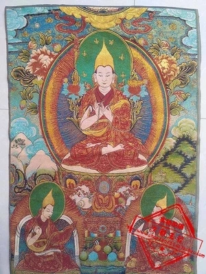 Make old brocade embroidery paintings in imitation of antiquity (Master Zongkaba, Tibetan Buddha)
Make old brocade embroidery paintings in imitation of antiquity (Master Zongkaba, Tibetan Buddha)