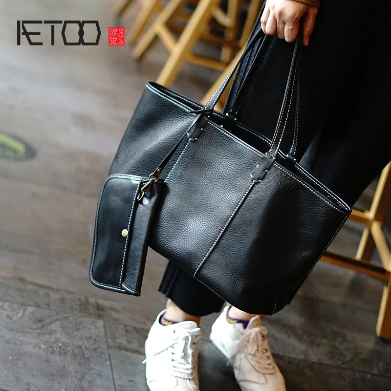 AETOO Retro soft cowhide handbag, Lady simple one-shoulder handheld shopping bag, large-capacity commuter women's bag
AETOO Retro soft cowhide handbag, Lady simple one-shoulder handheld shopping bag, large-capacity commuter women's bag