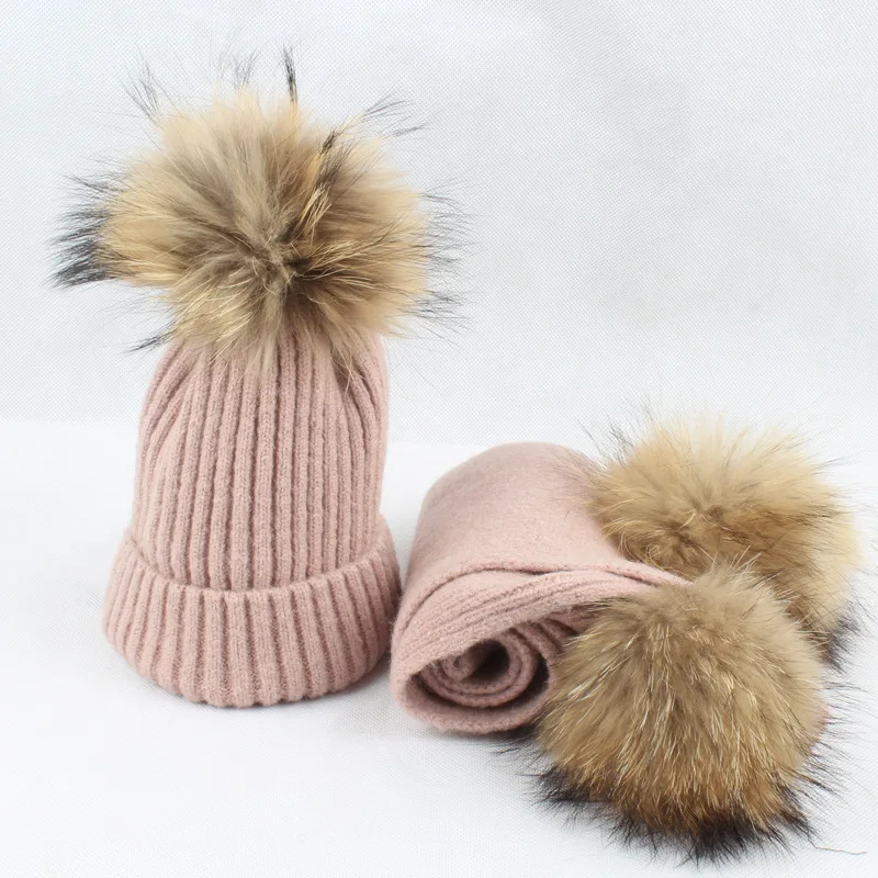 Children Fashion 30% Wool 70% Acrylic Scarves and Hats Sets 15CM Raccoon Fur Pom Poms Baby Winter Warm Neck Rings LF4164
Children Fashion 30% Wool 70% Acrylic Scarves and Hats Sets 15CM Raccoon Fur Pom Poms Baby Winter Warm Neck Rings LF4164