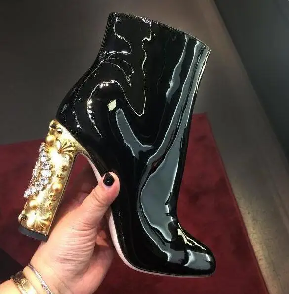 Pro-order 2021 Newest Black Patent-leather Women Ankle Boots Thick Heel Gold Stud Embellished Heel Ankle Bootie Drop Ship
Pro-order 2021 Newest Black Patent-leather Women Ankle Boots Thick Heel Gold Stud Embellished Heel Ankle Bootie Drop Ship