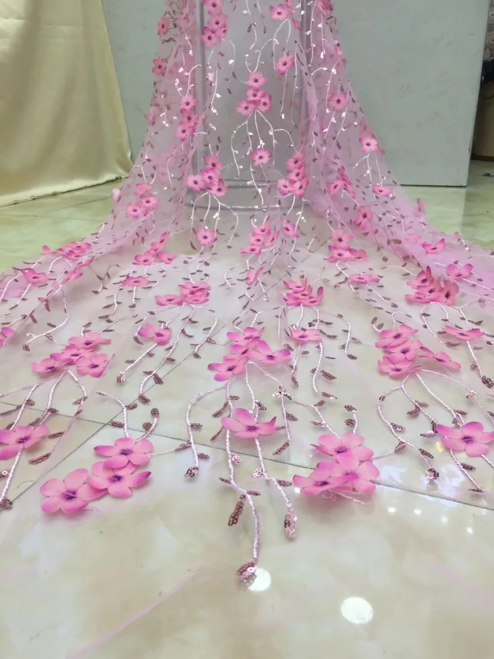 Hot sale! African beautiful Flowe tulle lace fabric, laser French with sequenc lace High Quality Lace Wedding Fabric For Dresses
Hot sale! African beautiful Flowe tulle lace fabric, laser French with sequenc lace High Quality Lace Wedding Fabric For Dresses