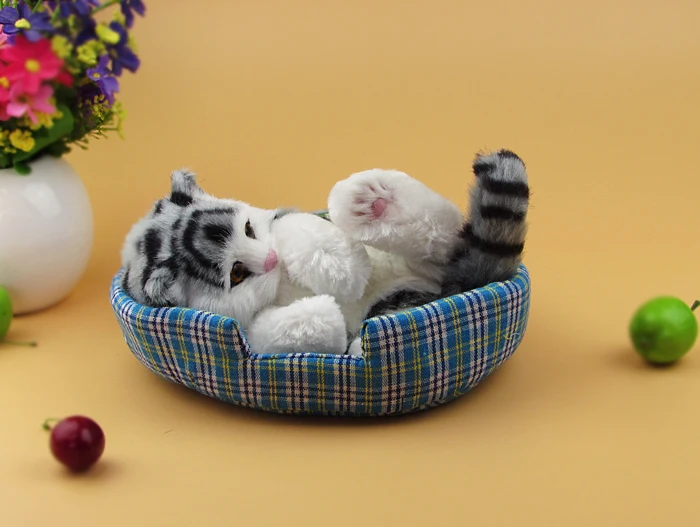 Модель серого кота с ковриком, примерно 20x14 см, из пластика и меха, лежащая кошка со звуком миау, украшение для автомобиля, Рождественский подарок w5829
Модель серого кота с ковриком, примерно 20x14 см, из пластика и меха, лежащая кошка со звуком миау, украшение для автомобиля, Рождественский подарок w5829