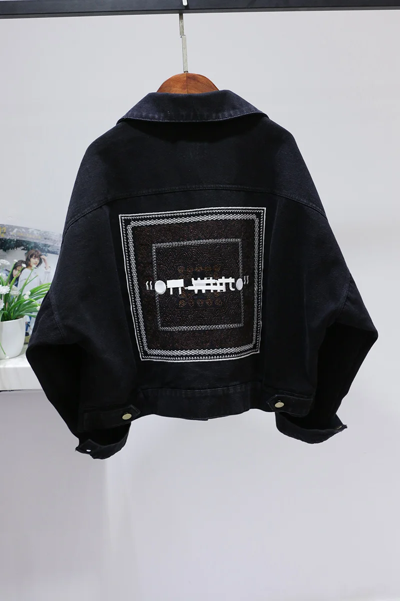 Black embroidery denim jacket female spring 2020 new Korean version of the loose wild short bat sleeve jacket
Black embroidery denim jacket female spring 2020 new Korean version of the loose wild short bat sleeve jacket