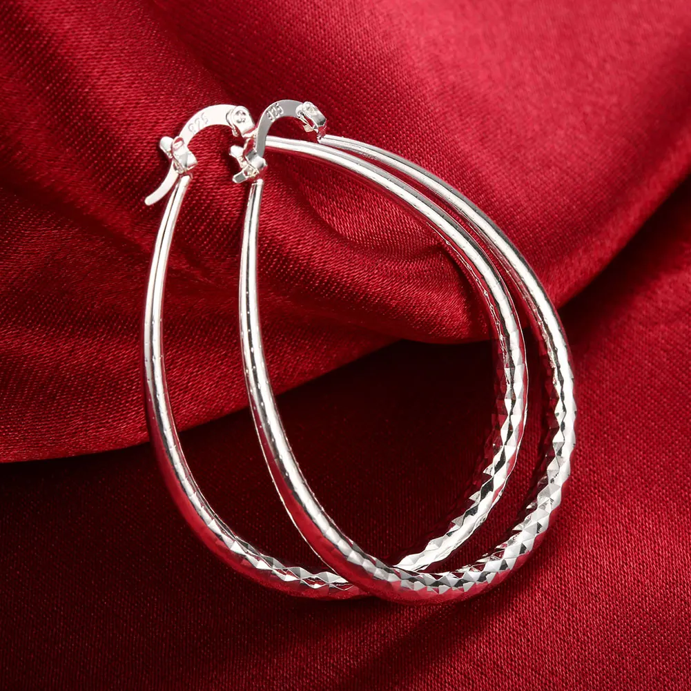 Hot Elegant Jewelry Korean Silver Plated Lady Wedding Big Hoop Earrings for Women 2020 Prismatic Pattern Oval Fashion Brincos
Hot Elegant Jewelry Korean Silver Plated Lady Wedding Big Hoop Earrings for Women 2020 Prismatic Pattern Oval Fashion Brincos